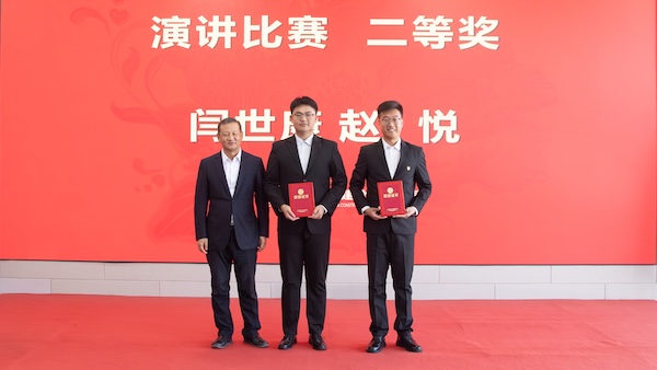 1762560299823588.jpg 6.陈立全为二等奖颁奖.jpg